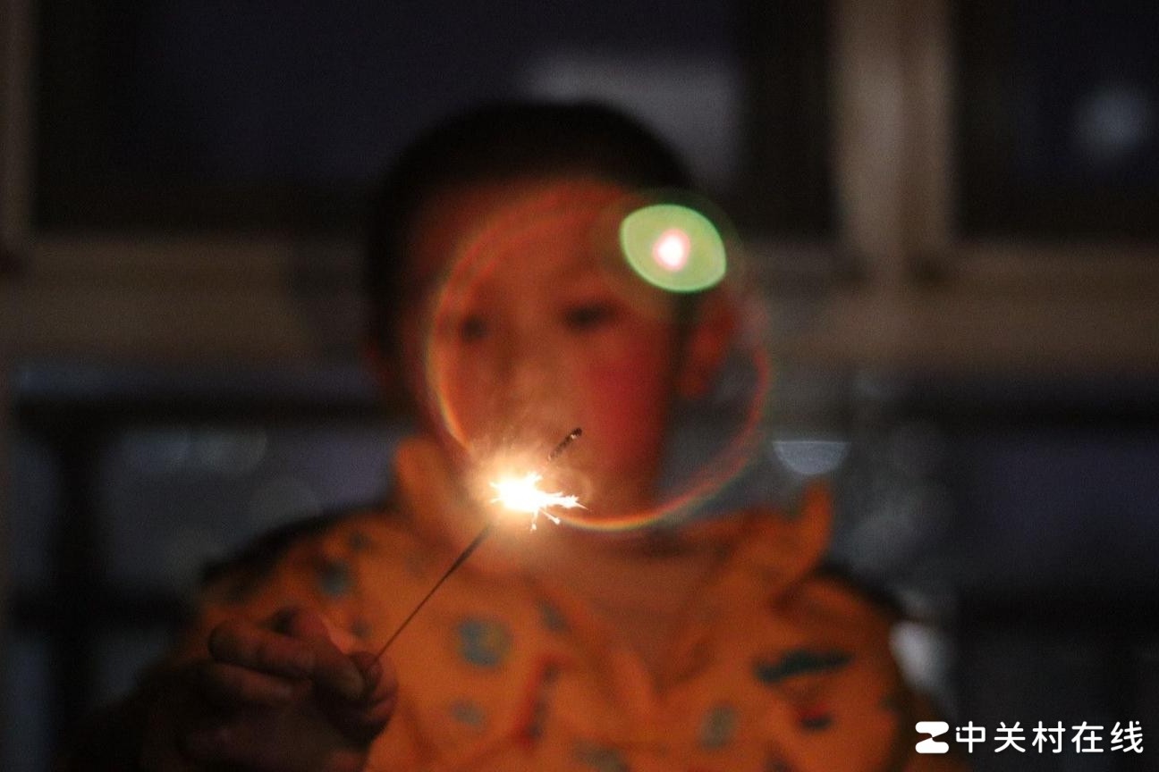 暗光拍摄出现光晕原因