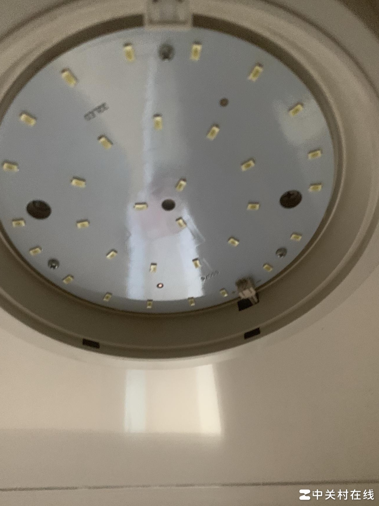 LED吸顶灯更换方法