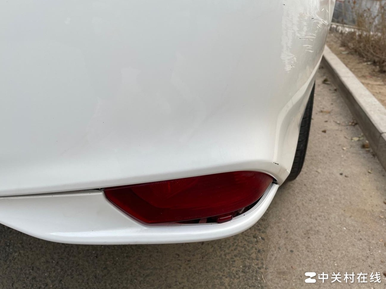 汽车尾灯碰损如何修复