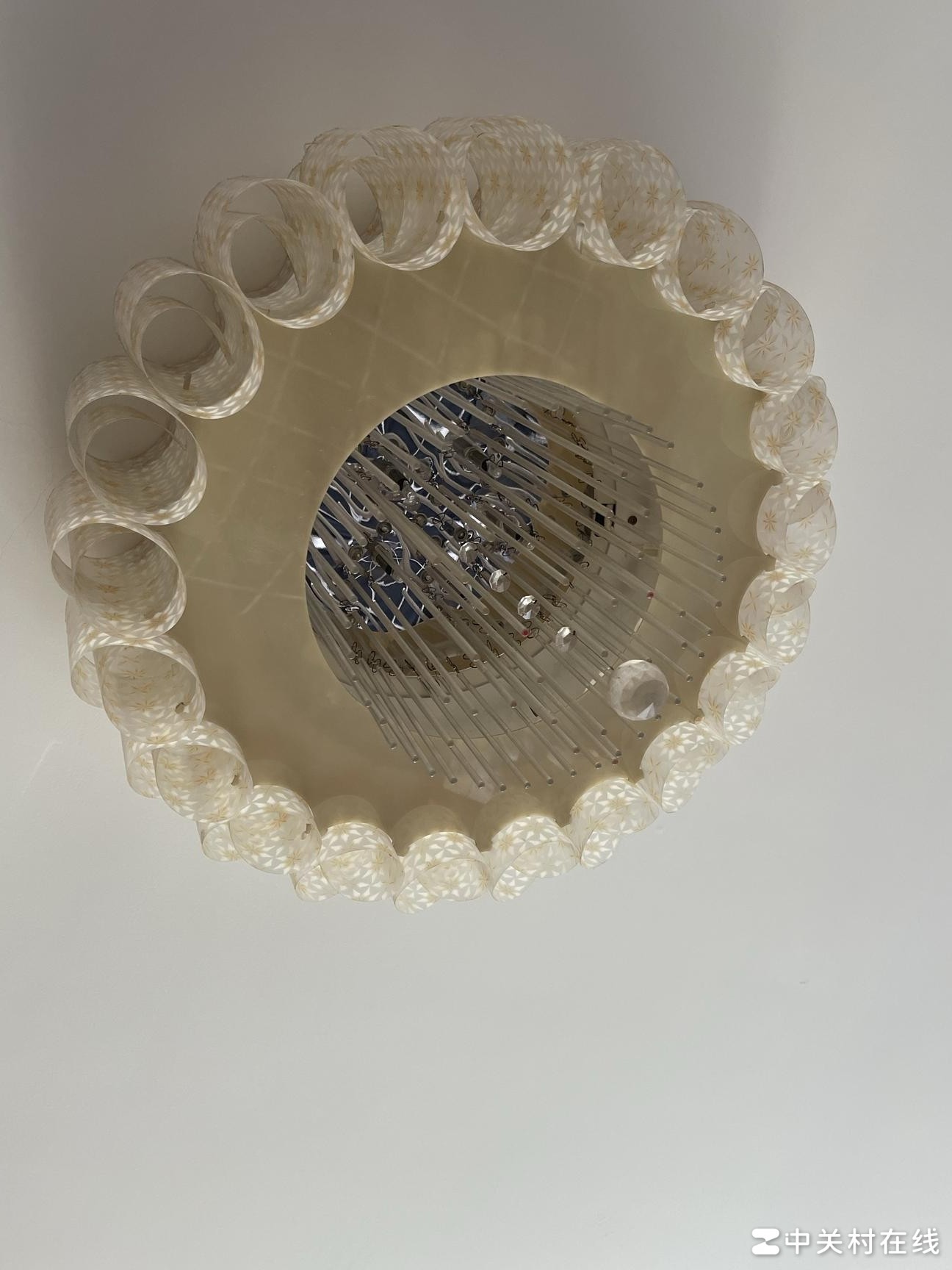 灯罩怎么拆下来？