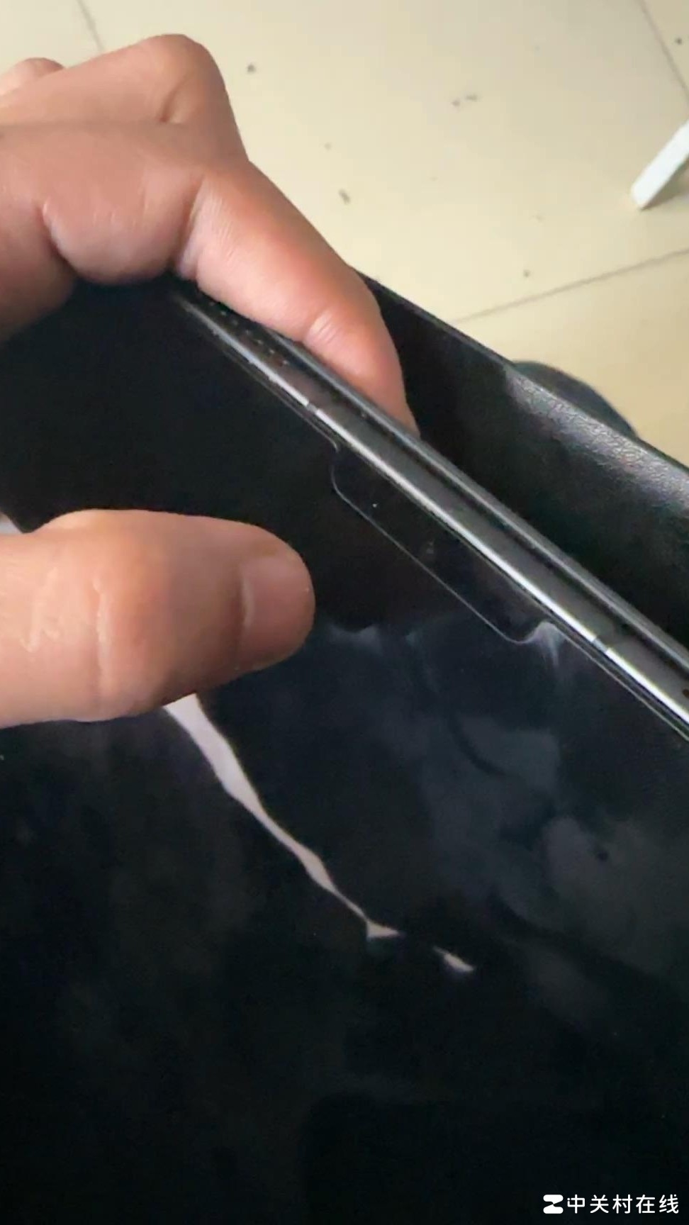 iPad屏幕边缘轻微外翘