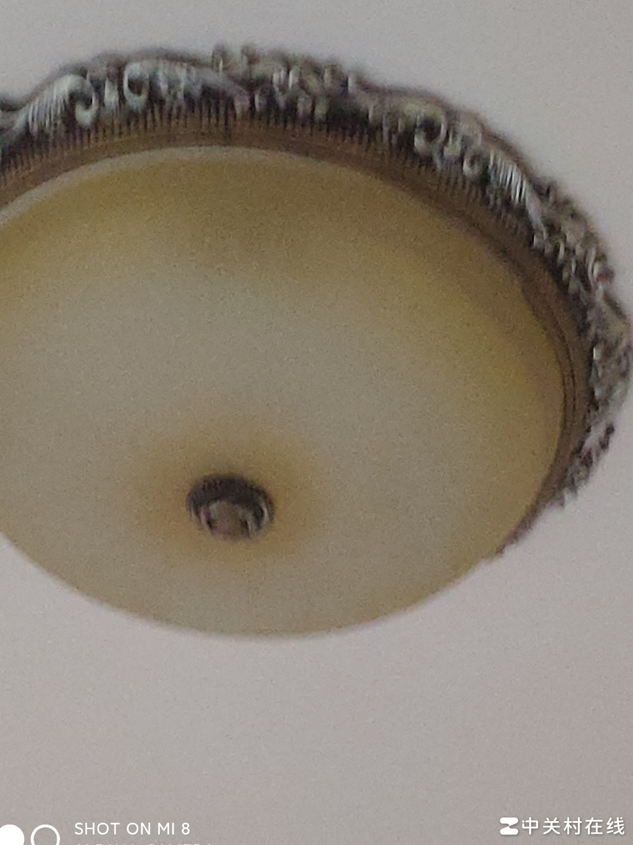 灯罩旋转后无法取下