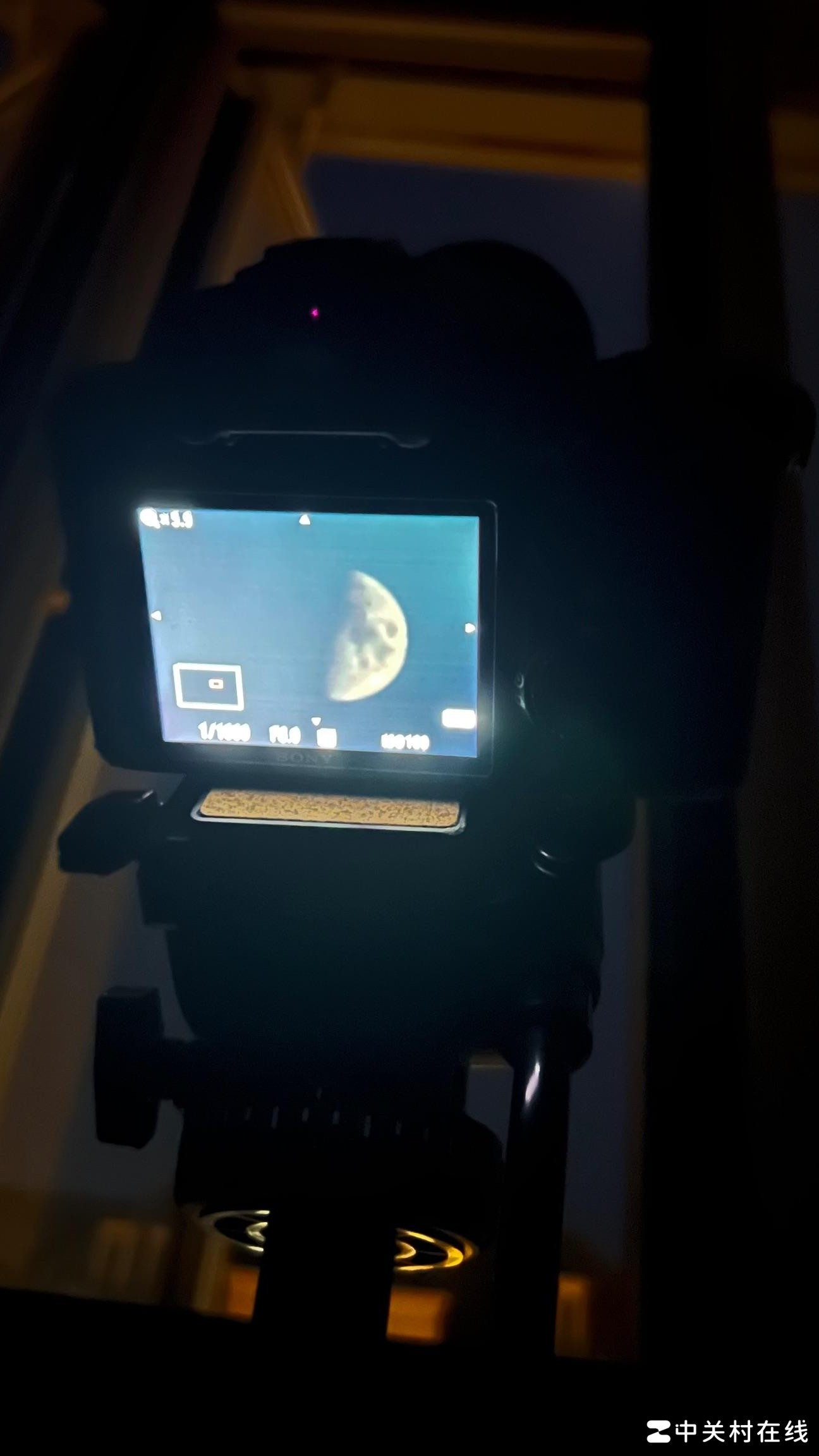 单反拍月亮为何难对焦