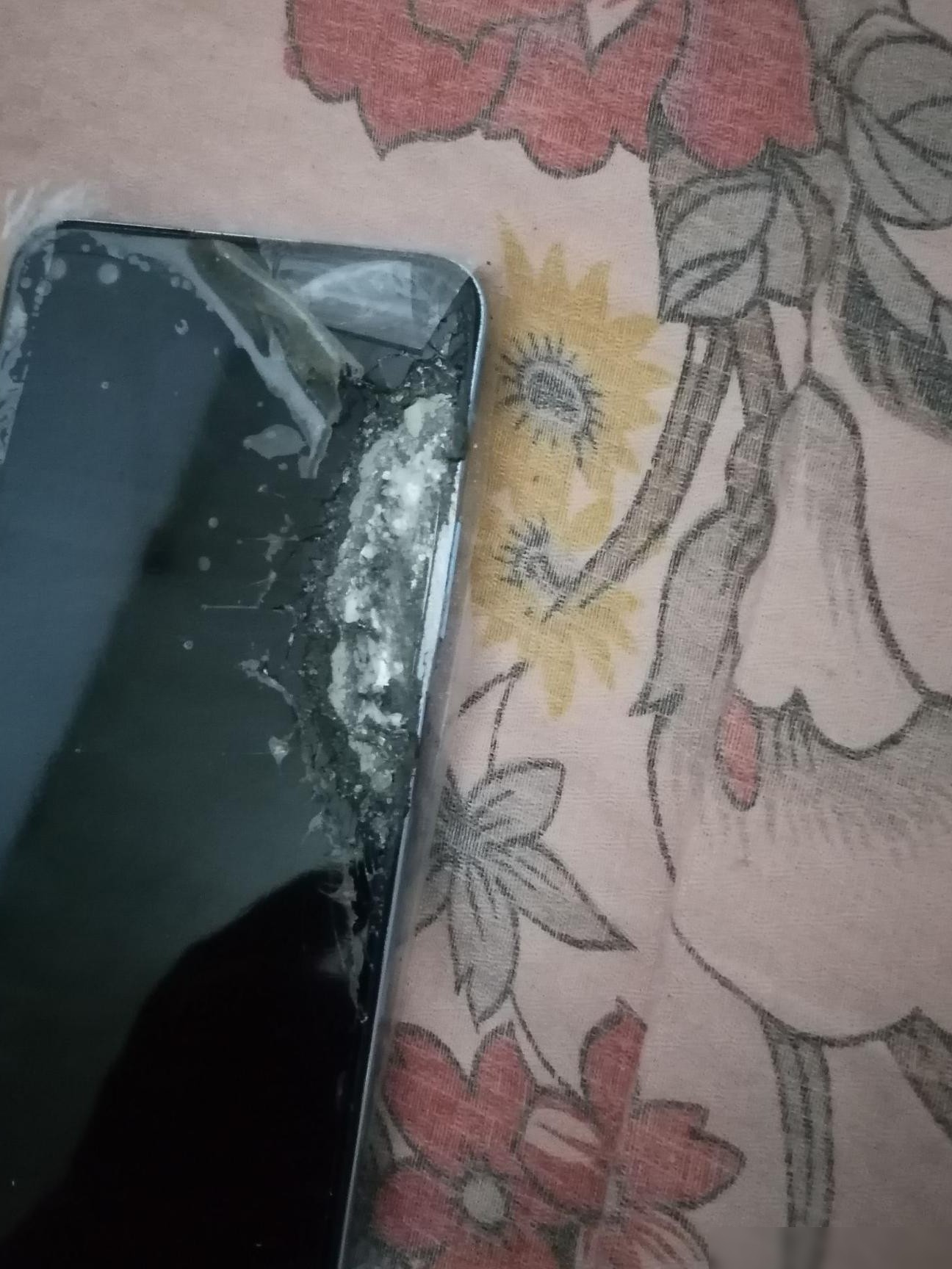 手机严重损坏还值得修吗