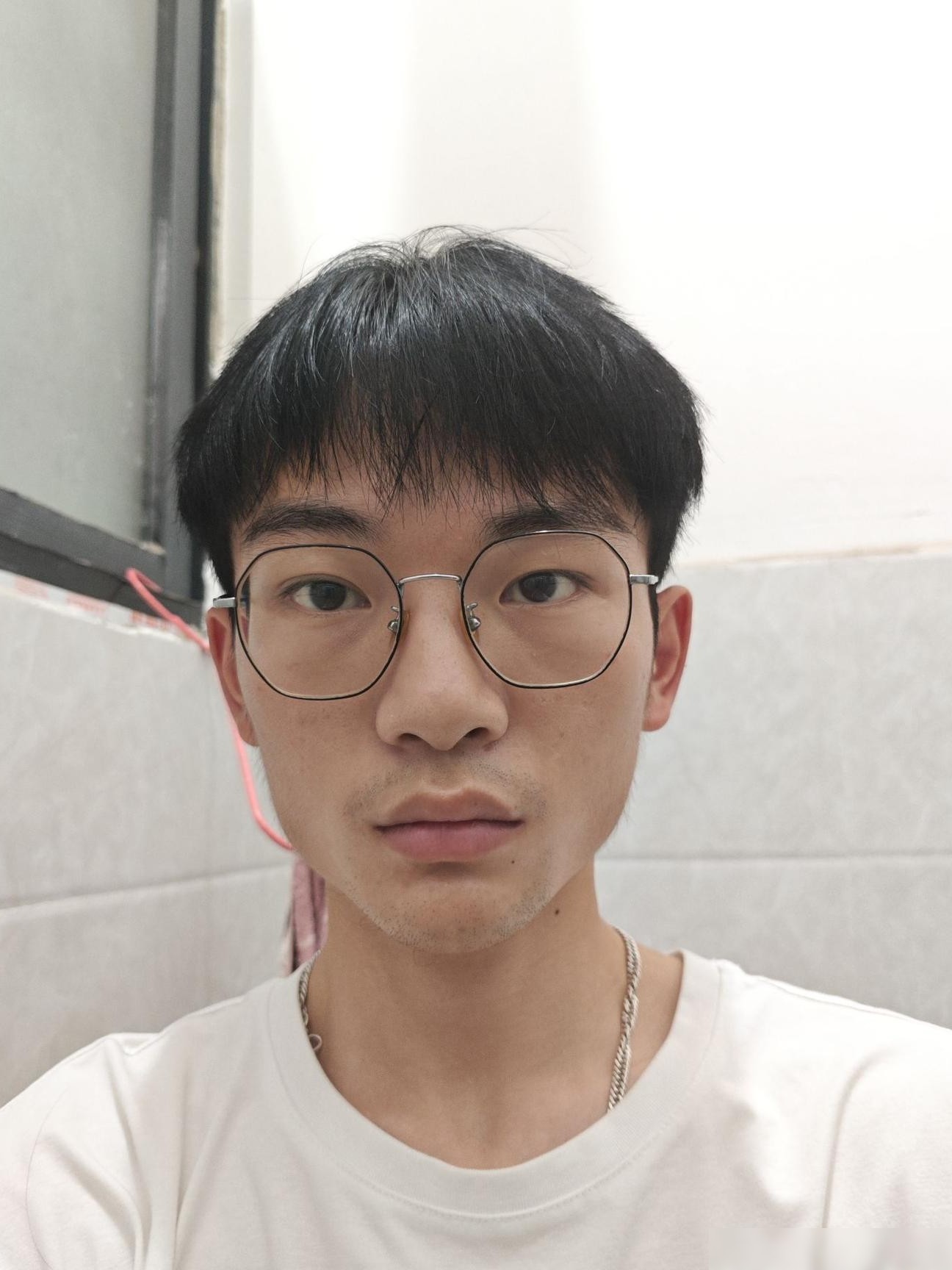 后置摄像头为啥显丑？