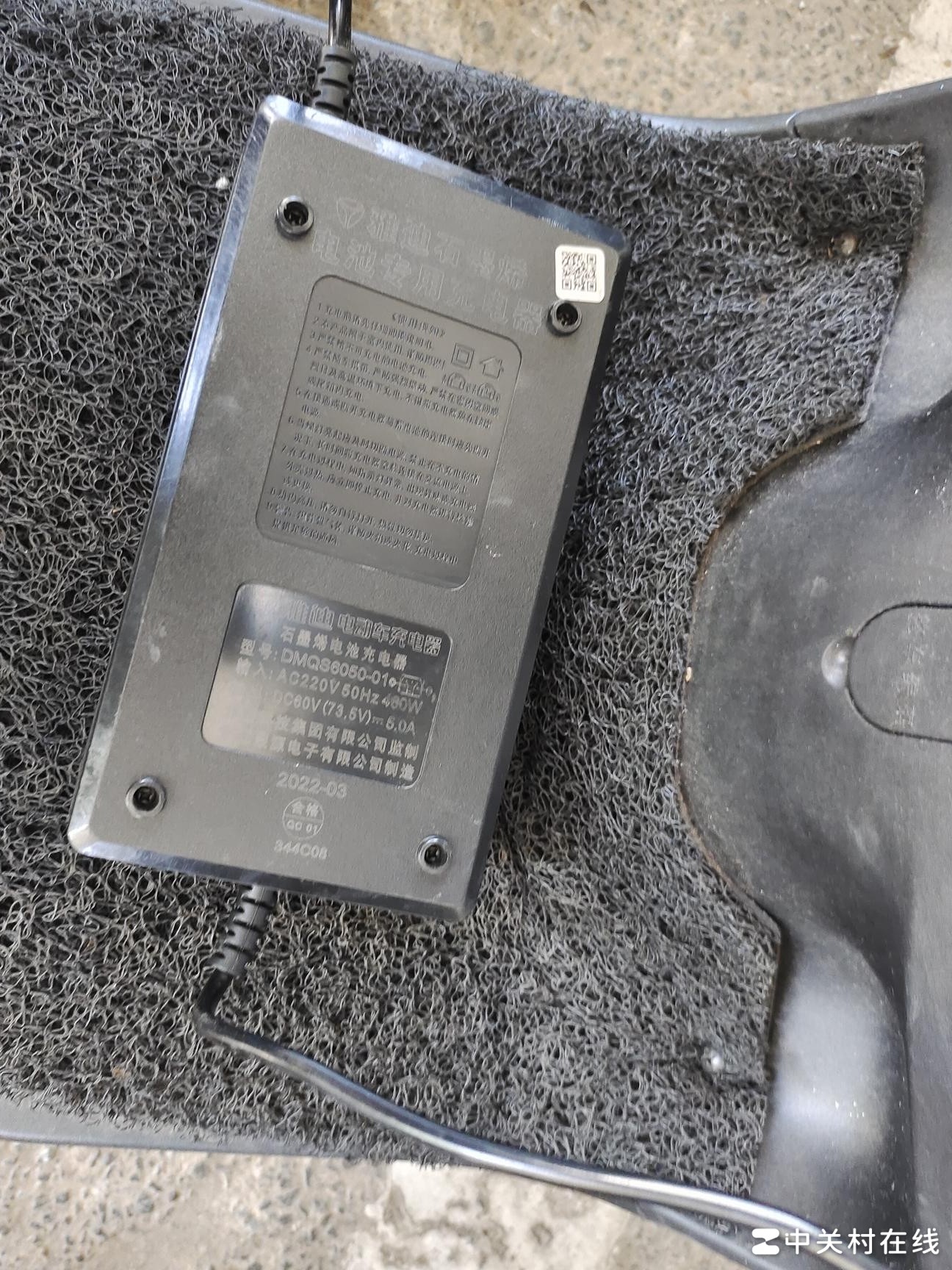 雅迪石墨烯充电器一年坏