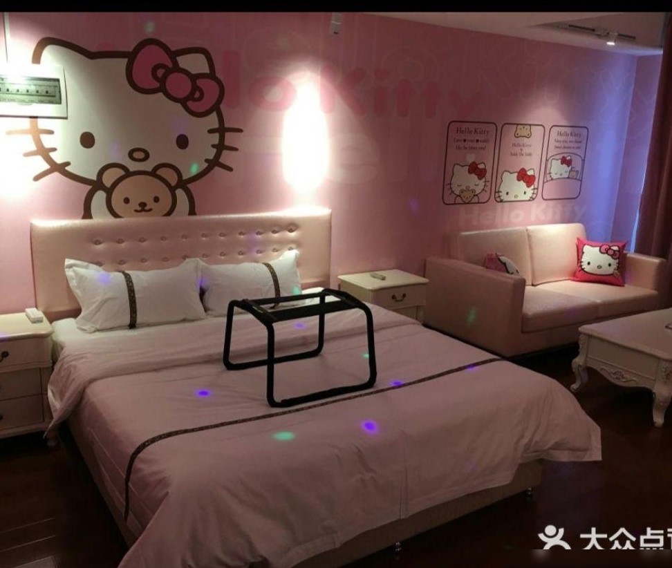 酒店床上镂空桌用途揭秘