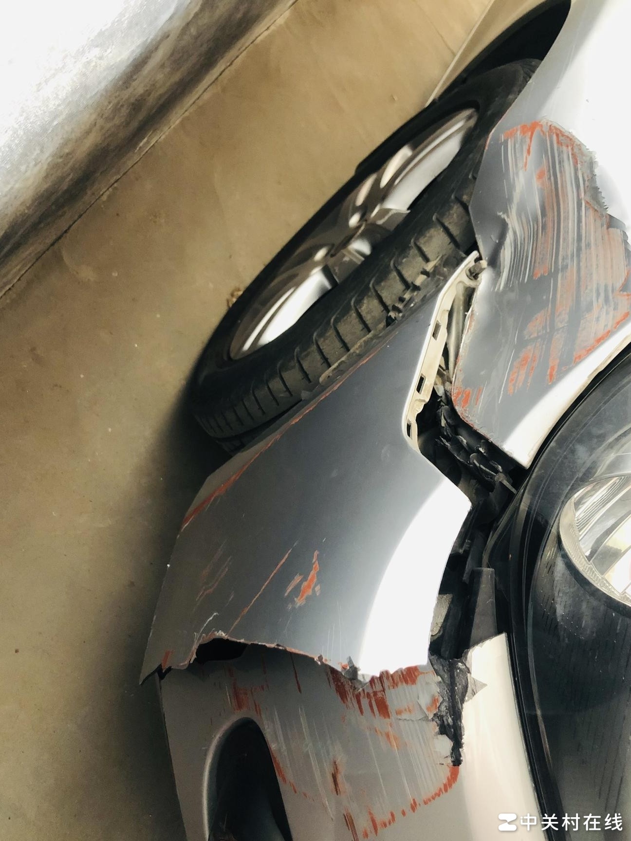 高尔夫撞门维修费用