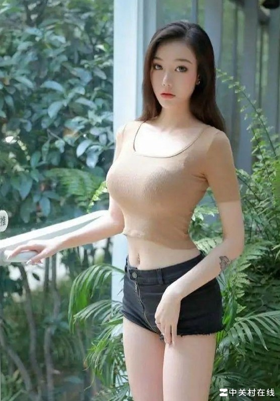 求告知这位模特的名字