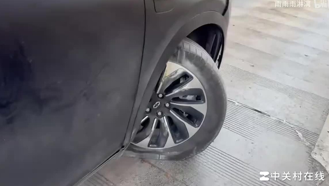 问界为何频繁崴脚？