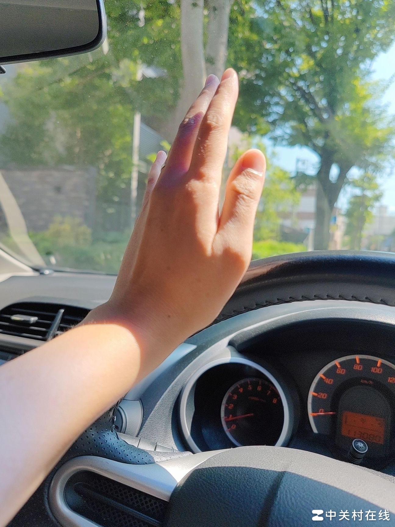 高温天车内降温妙招