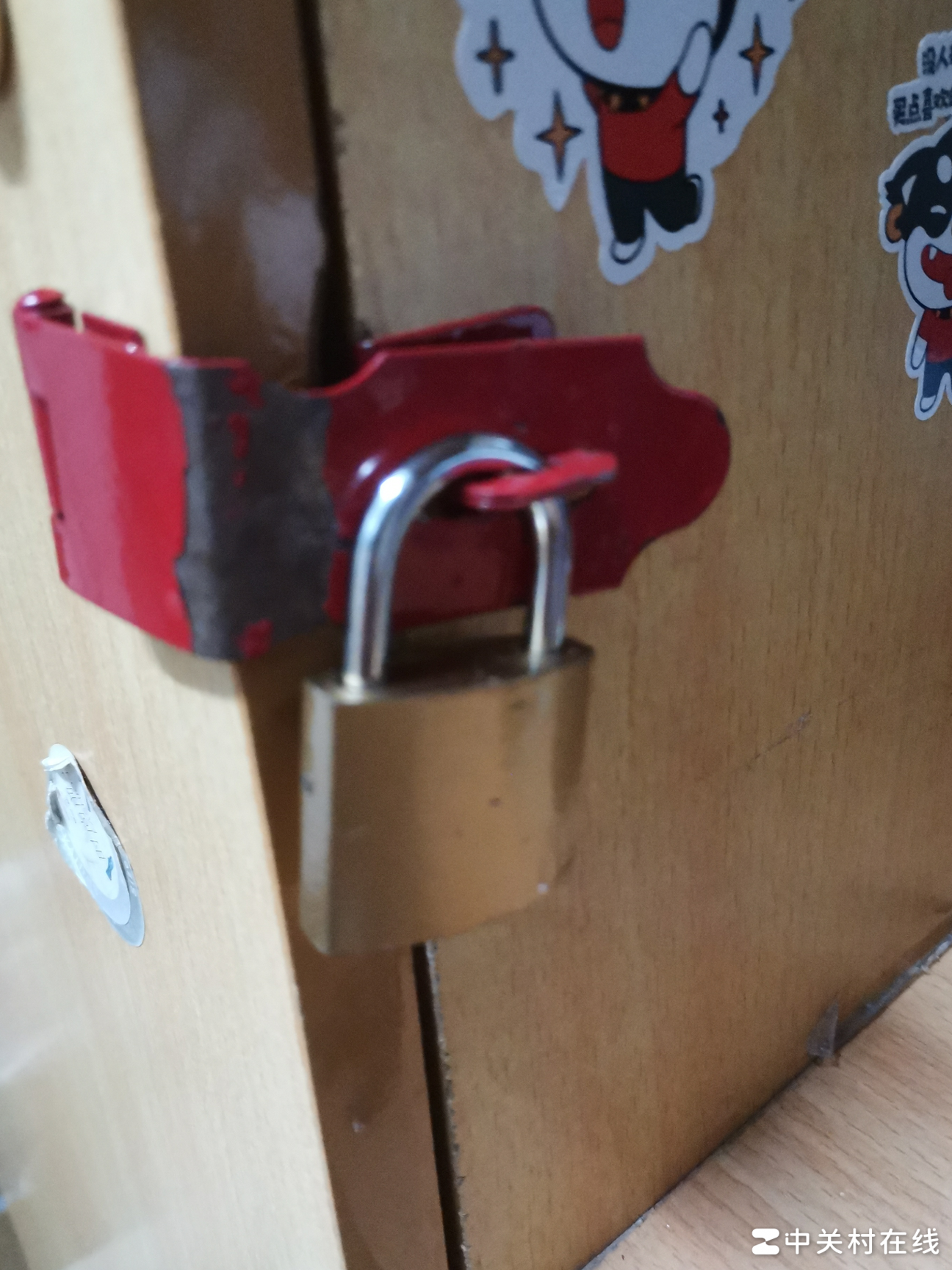 无损开锁妙招，轻松打开宿舍柜