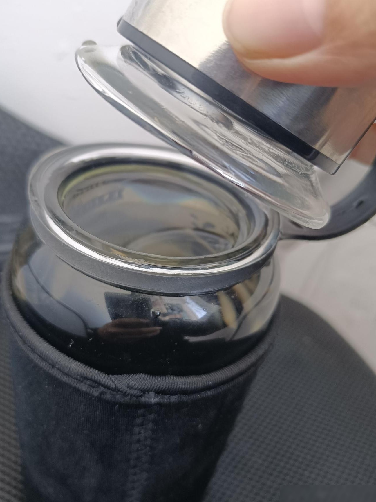 玻璃瓶为何自动裂开？
