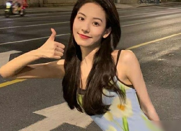 求认图中美女是哪位明星