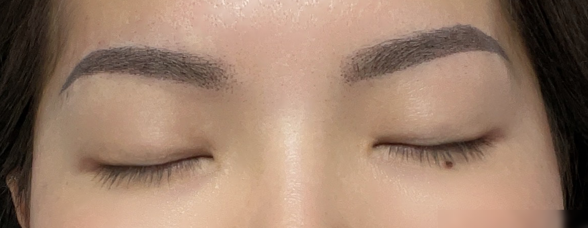 纹眉不对称，后期能调整吗？