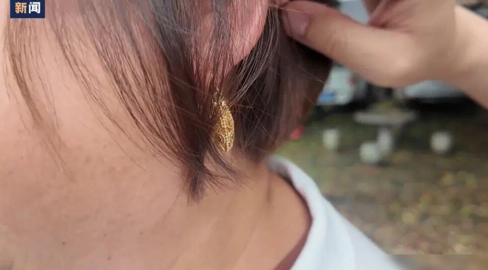 女干部回应网暴与耳环质疑