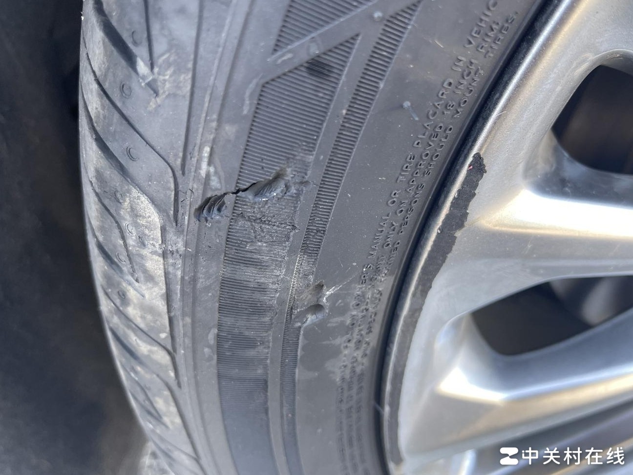 车胎侧壁损伤还能开吗？
