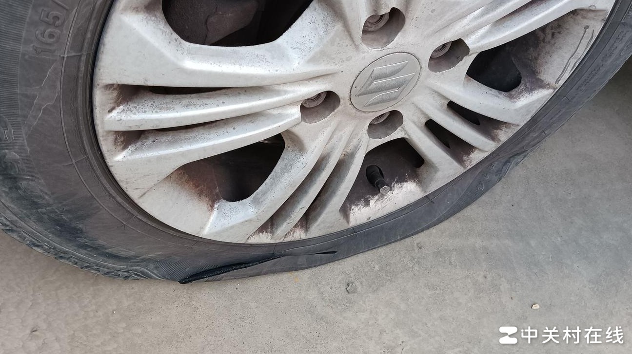 公司车胎被扎怎么办