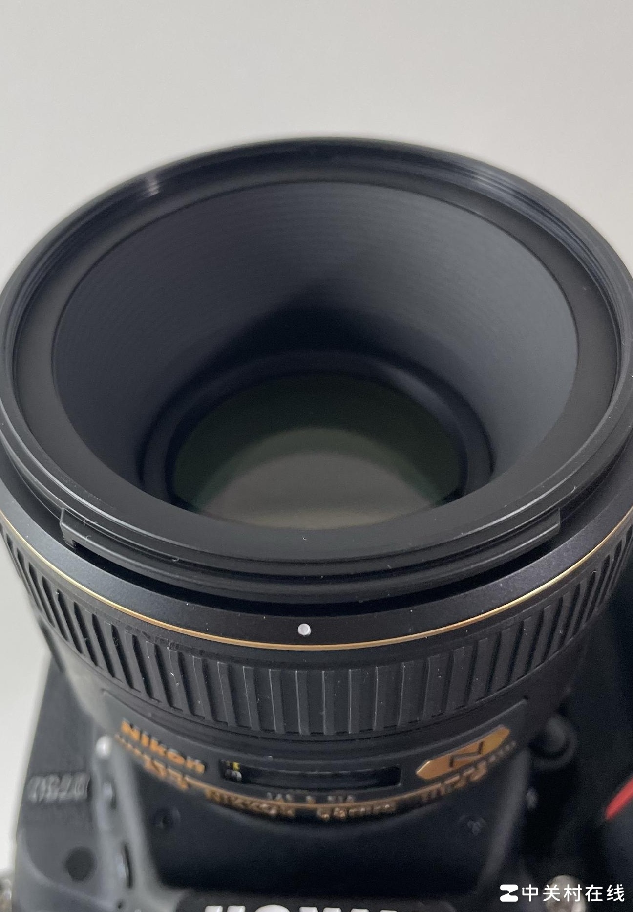 镜头前组凹陷设计原因