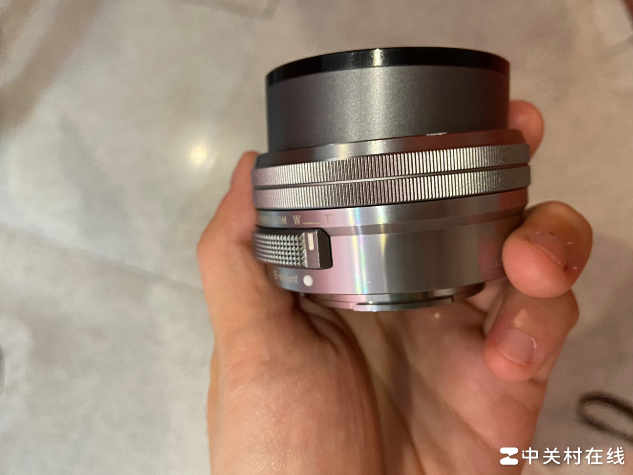 镜头摔歪了，能掰正吗？