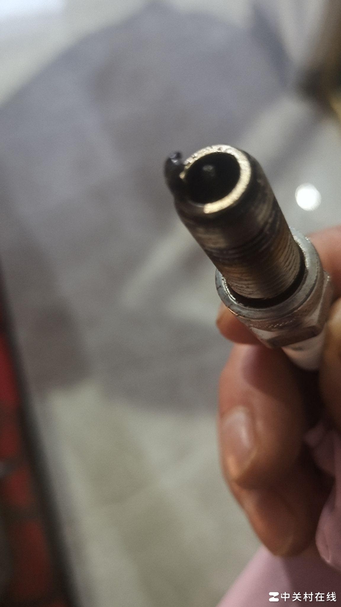 火花塞陶心掉落致故障