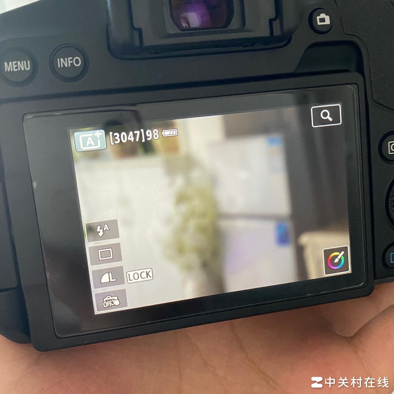 佳能850D镜头模糊原因