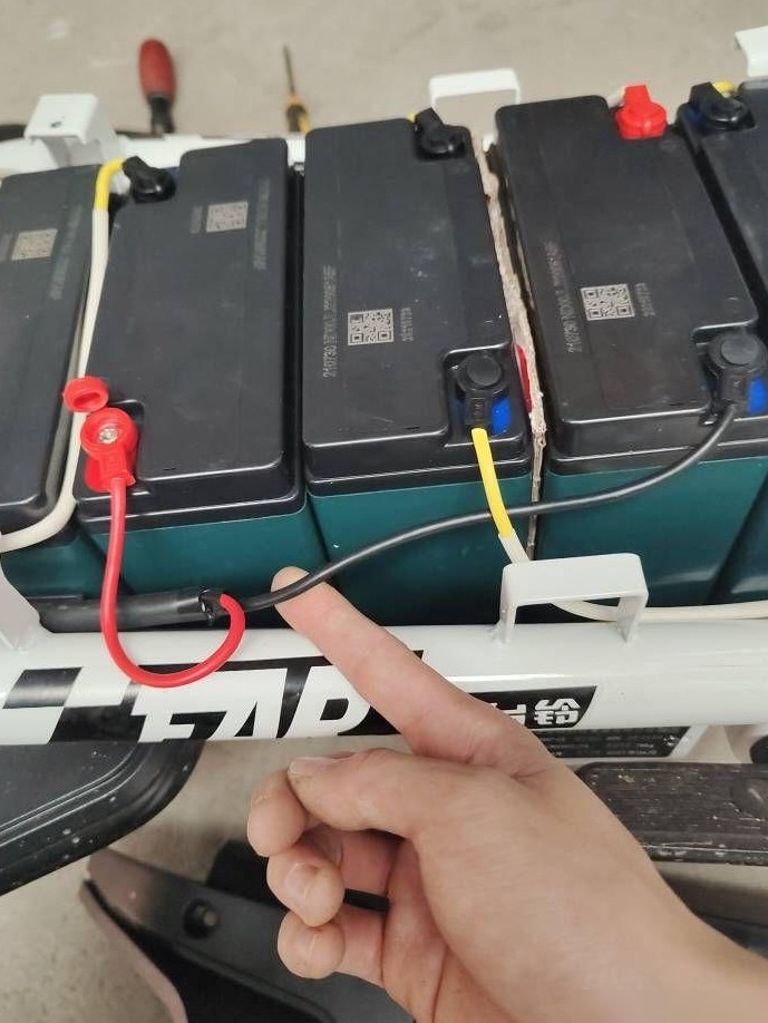 定位器装电瓶主线影响？