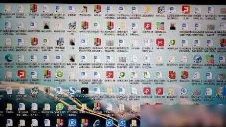 桌面误建多个快捷方式怎么办