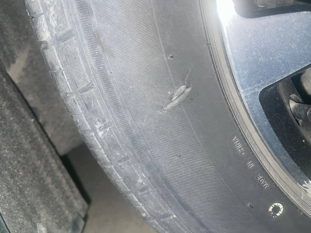 轮胎划痕多深需更换？
