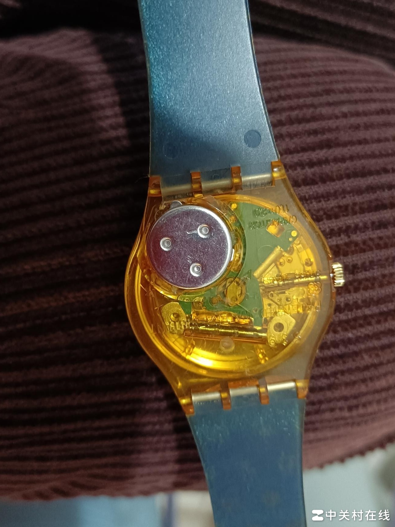 电池后盖怎么取？