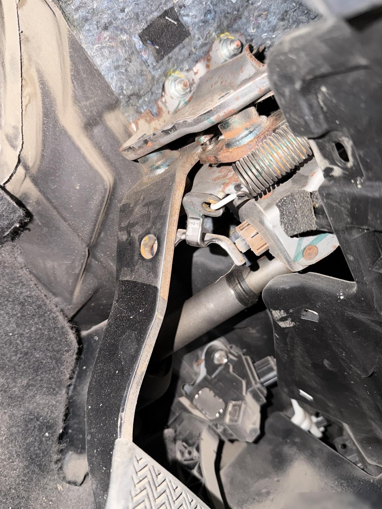 V800刹车踏板支架断裂事件