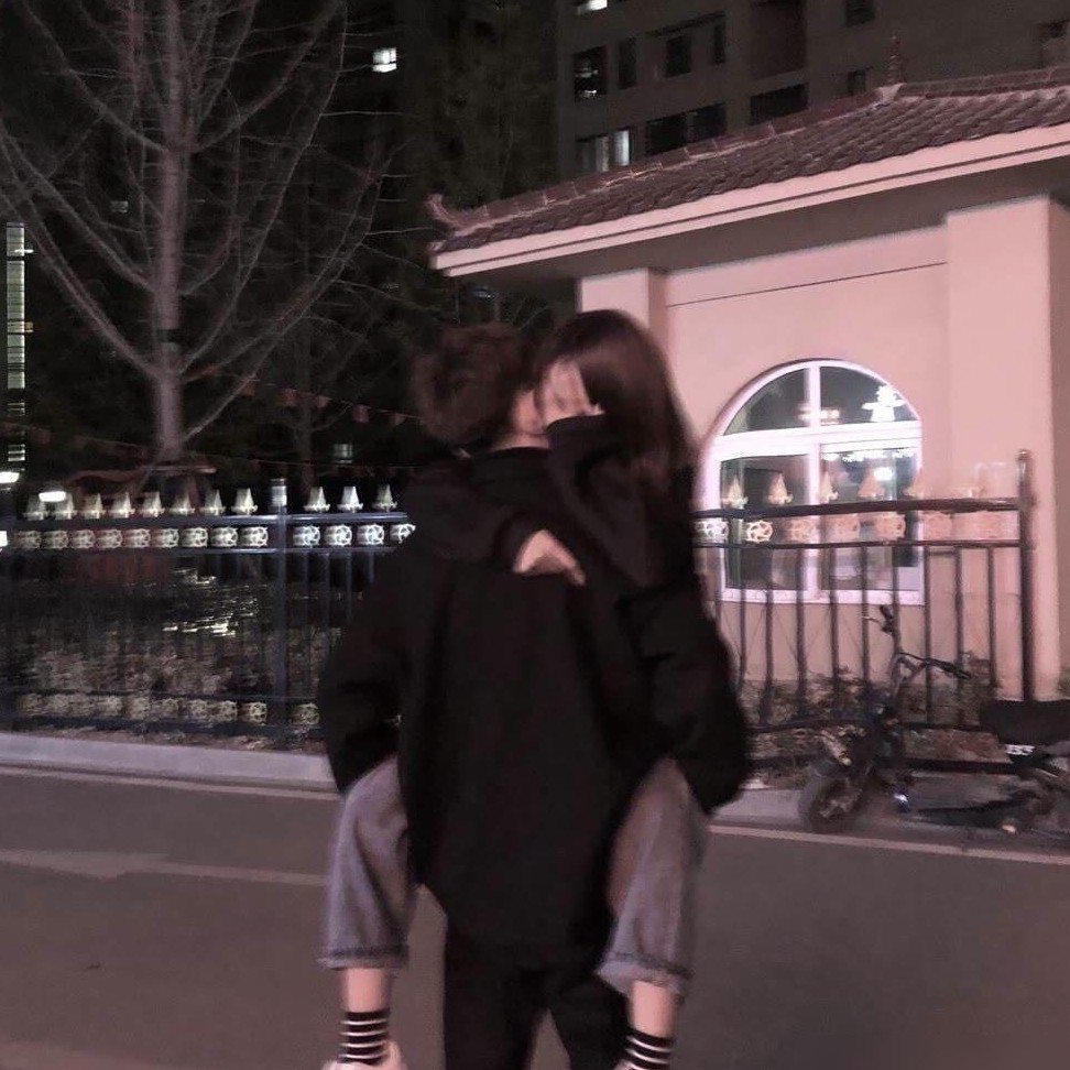 女生发图暗示啥？