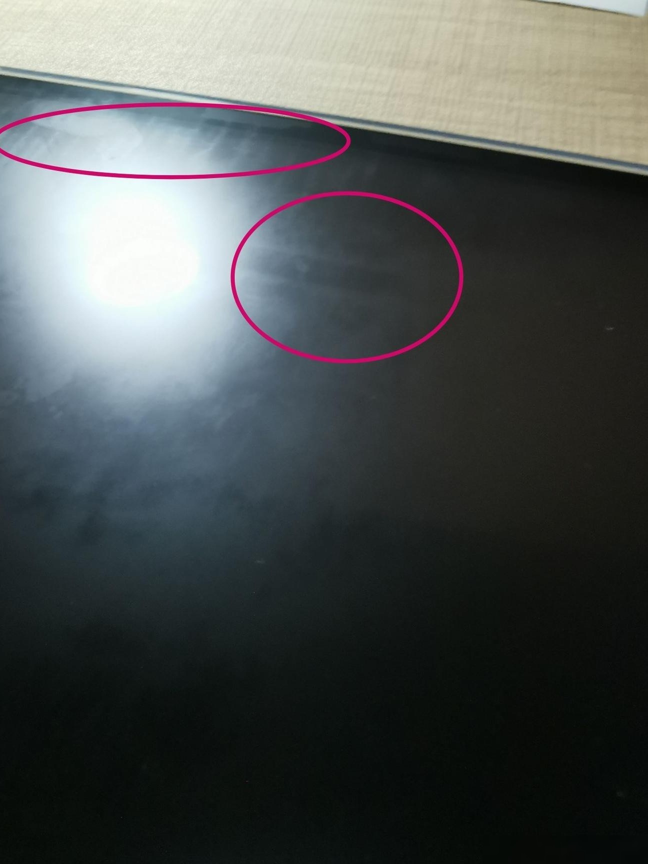 iPad钢化膜留痕≠屏幕故障