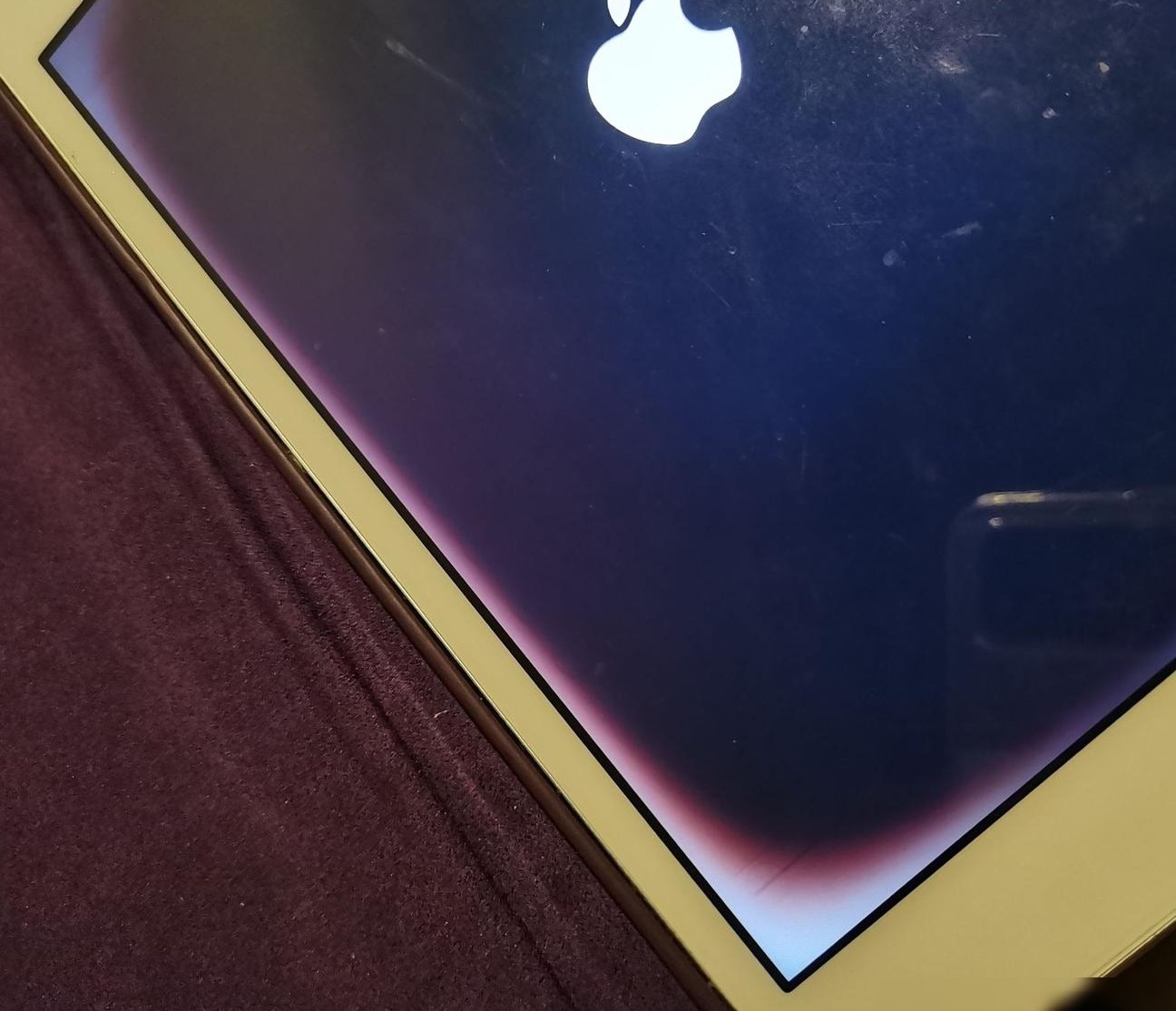 iPad白边+反复重启，会炸吗？