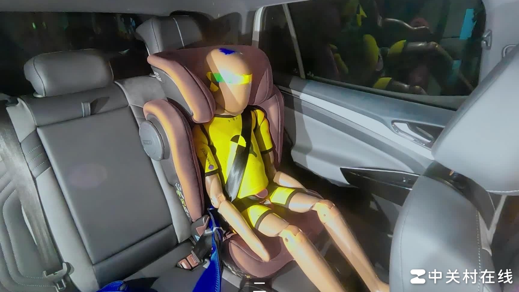 ID.4 CROZZ侧柱碰挑战