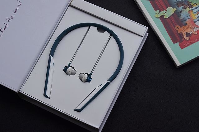 挥洒青春勒姆森颈挂耳机skalpha