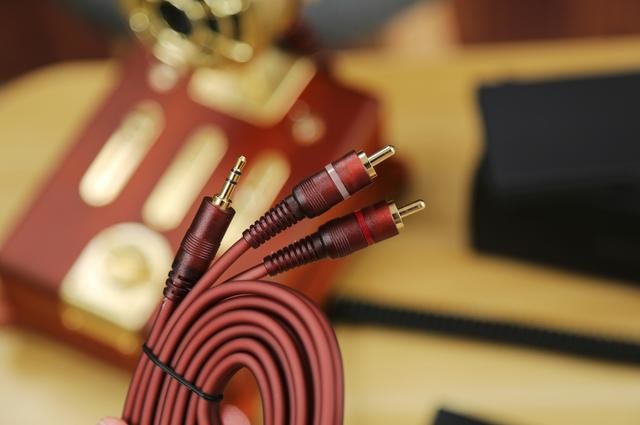 高低音随心调 高解析的桌面HiFi音响:巫喀秋莎上手简谈