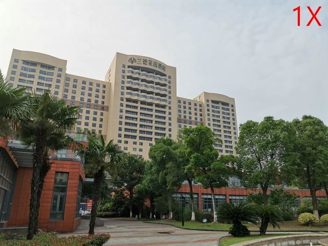 30倍变焦拍中秋月亮无压力,荣耀20 PRO四摄相机实拍测试
