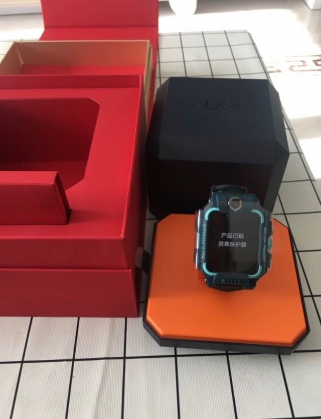 小天才电话手表z6新年礼盒款既好看又安全