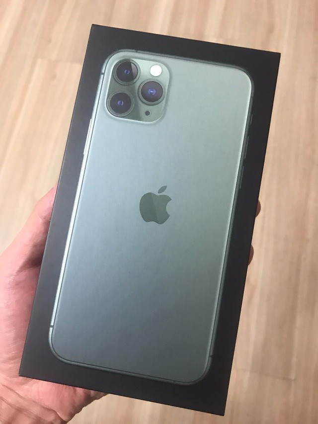 开迫不及待的开箱iphone11pro暗夜绿