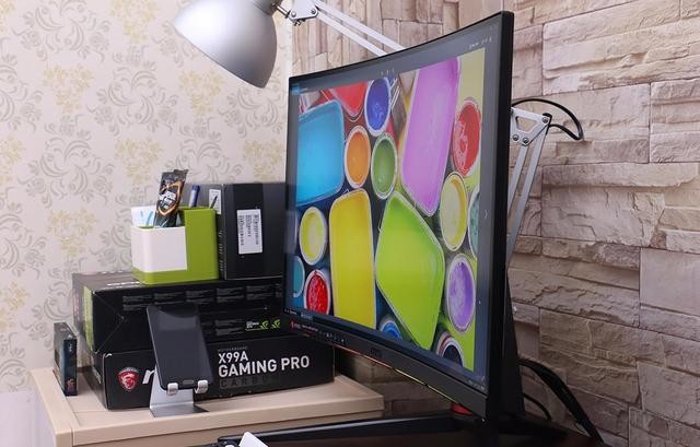 й⻹ RGB΢ Optix MPG27CQ 羺Ϸʾ