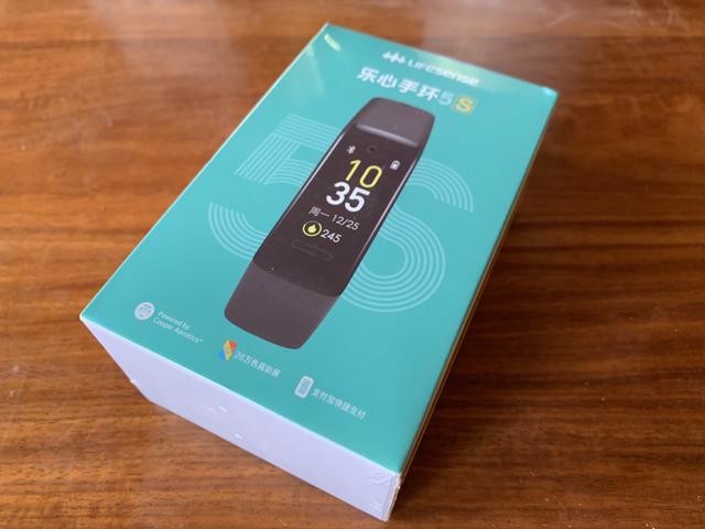 乐心手环5s:智能手环轻装也可全能