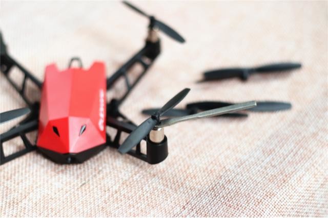 让孩子从小爱上飞行,UDrone无人机给你酷炫脑控体验!