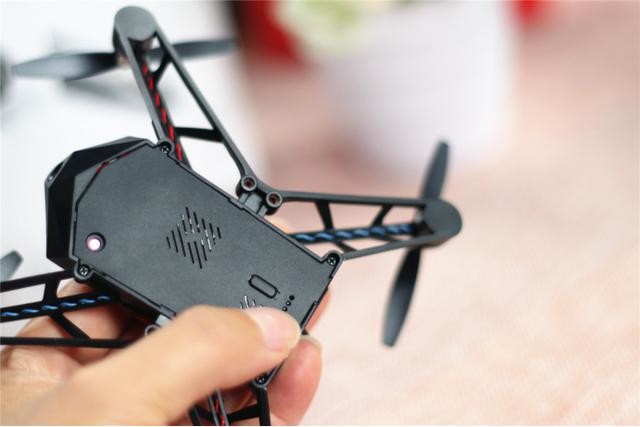 让孩子从小爱上飞行,UDrone无人机给你酷炫脑控体验!