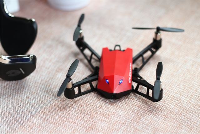 让孩子从小爱上飞行,UDrone无人机给你酷炫脑控体验!