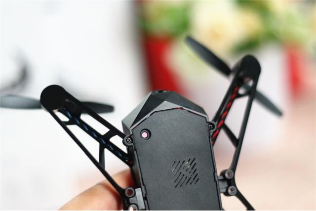 让孩子从小爱上飞行,UDrone无人机给你酷炫脑控体验!