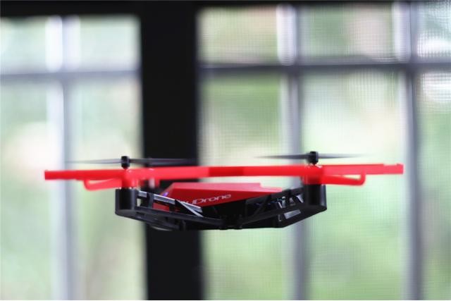 让孩子从小爱上飞行,UDrone无人机给你酷炫脑控体验!