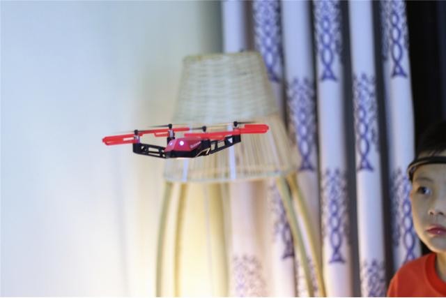 让孩子从小爱上飞行,UDrone无人机给你酷炫脑控体验!