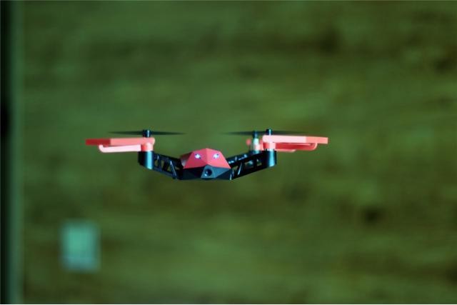 让孩子从小爱上飞行,UDrone无人机给你酷炫脑控体验!