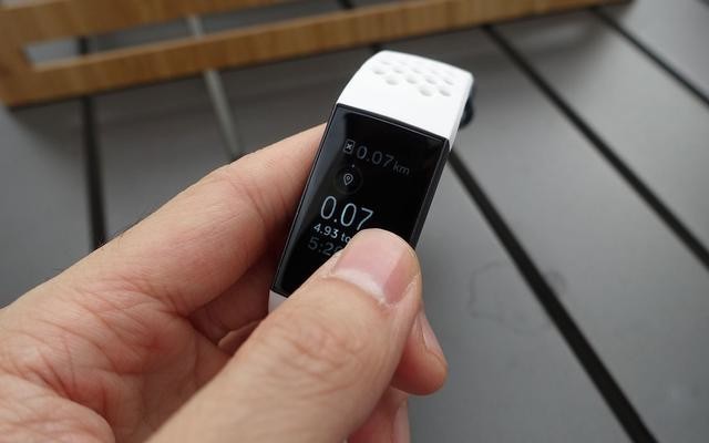 精致外观下有一颗强悍内芯,Charge 3智能手环深受白领喜爱